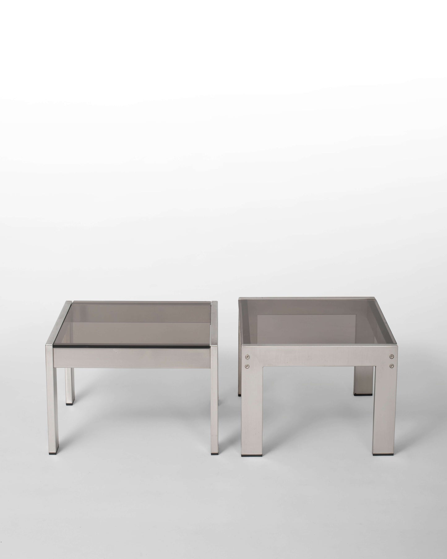 tau-side-table-gae-aulenti-vintage