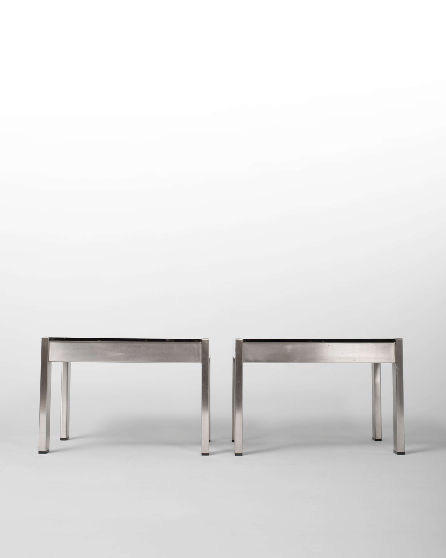 tau-side-table-gae-aulenti-vintage