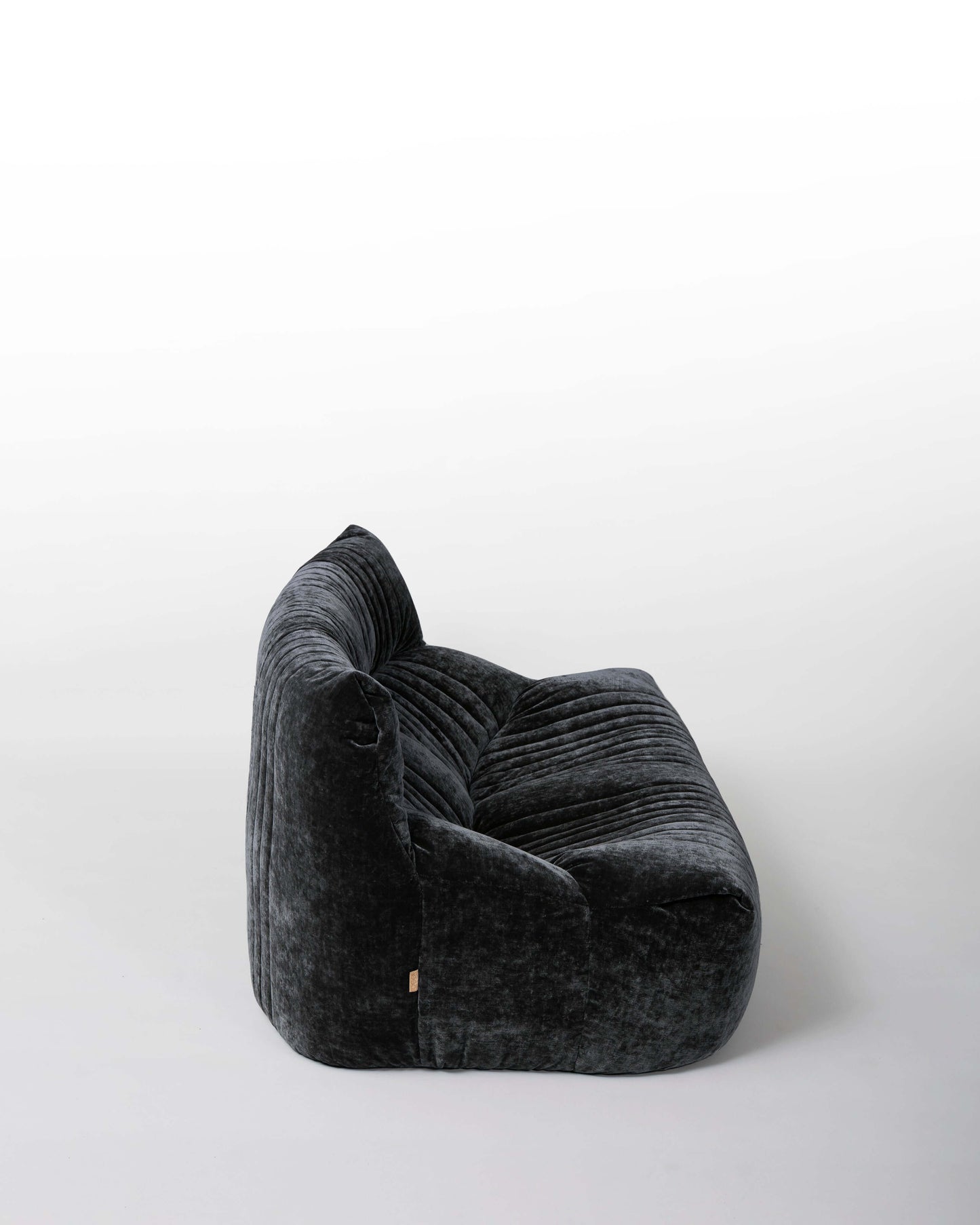Aralia Ligne Roset – Canapé vintage en velours vert par Michel Ducaroy, design iconique des années 1980.