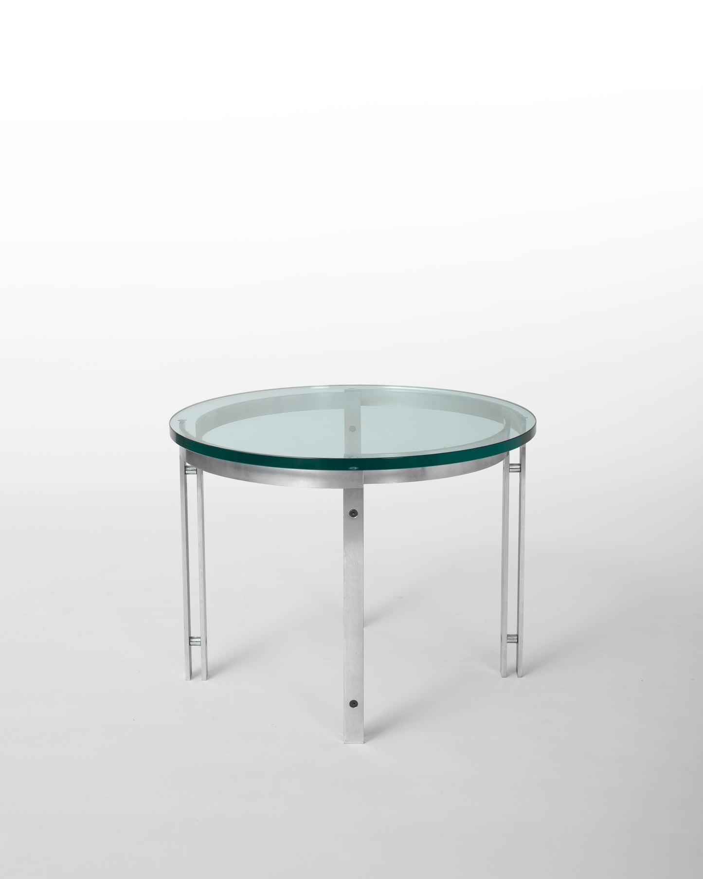 M1 Hank Kwint – Table d'appoint ronde vintage en verre et métal, éditée par Metaform. Design iconique des années 1980