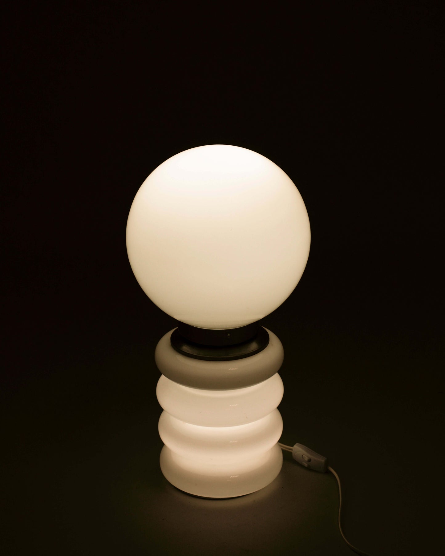 Carlo Nason – Lampe à poser vintage blanche, design italien iconique des années 1970.