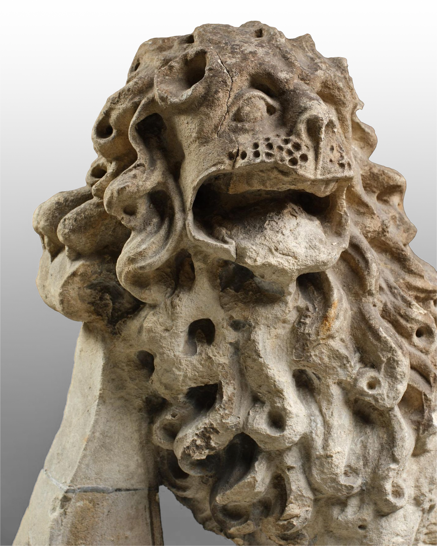 LION HÉRALDIQUE EN PIERRE DE CALCAIRE, ITALIE XVIIe SIÈCLE
