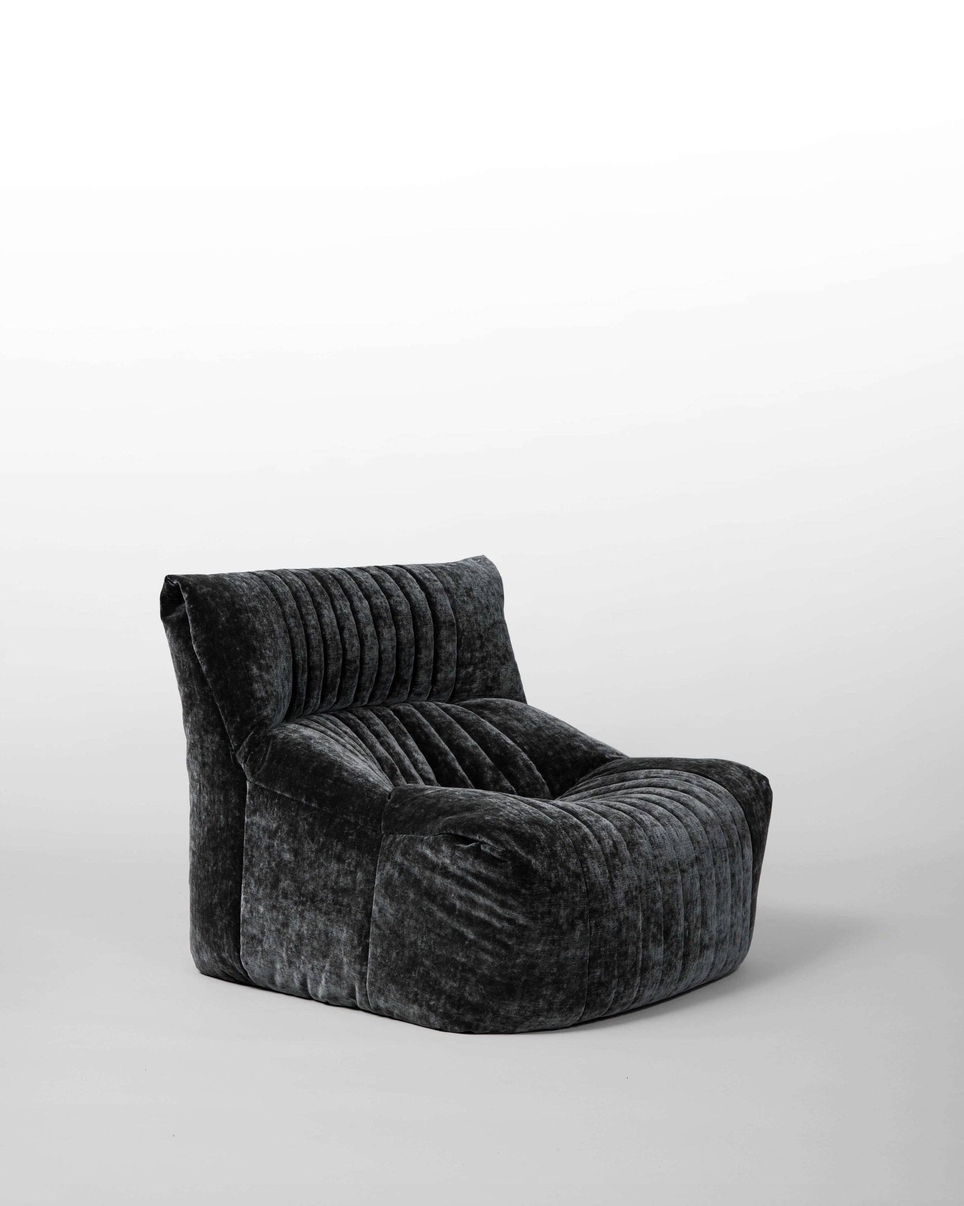 Aralia Ligne Roset – Fauteuil vintage en velours gris anthracite par Michel Ducaroy, design iconique des années 1980.