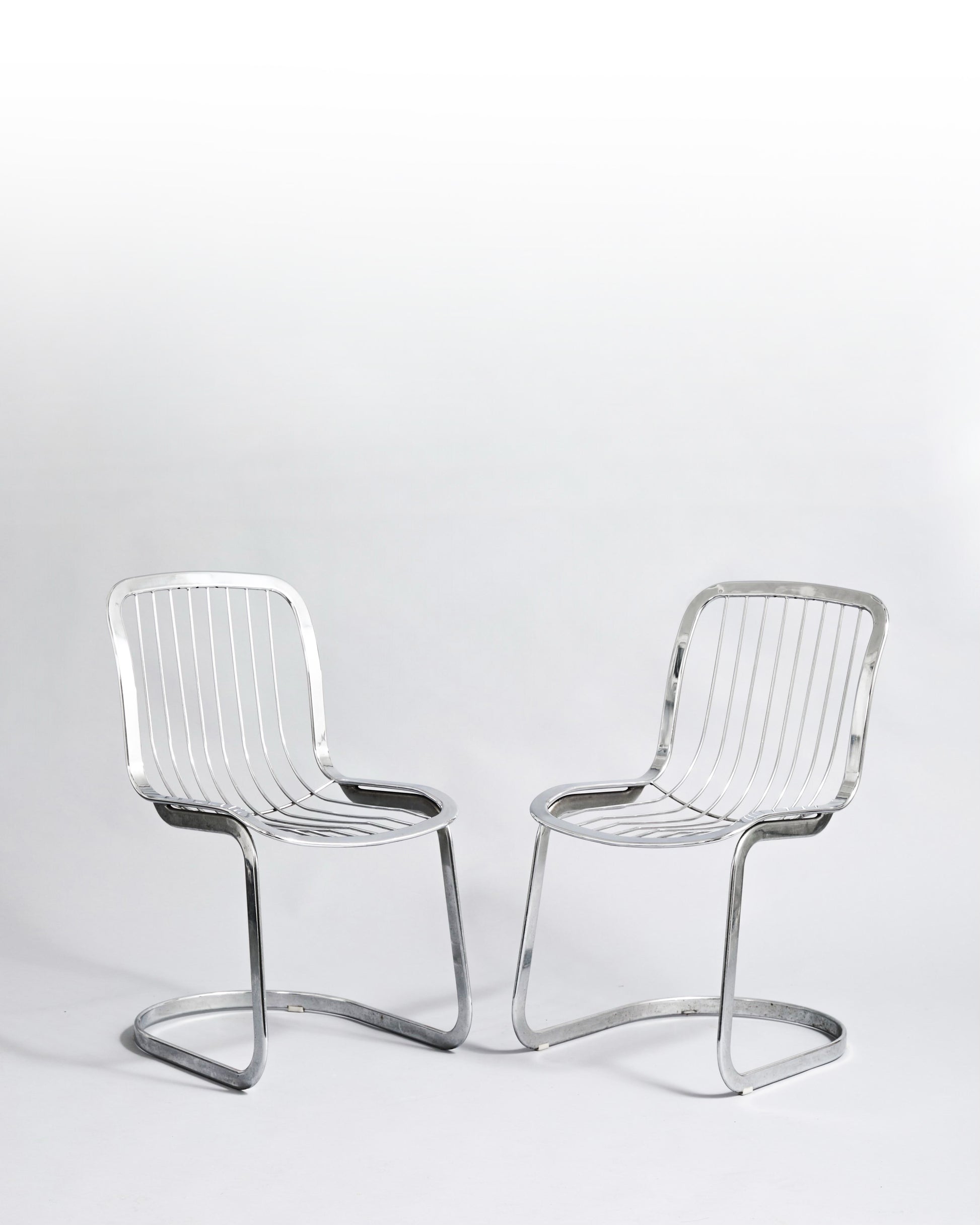 Chaises Willy Rizzo - Cidue. Pièces vintage en métal chromé, design iconique des années 1970.