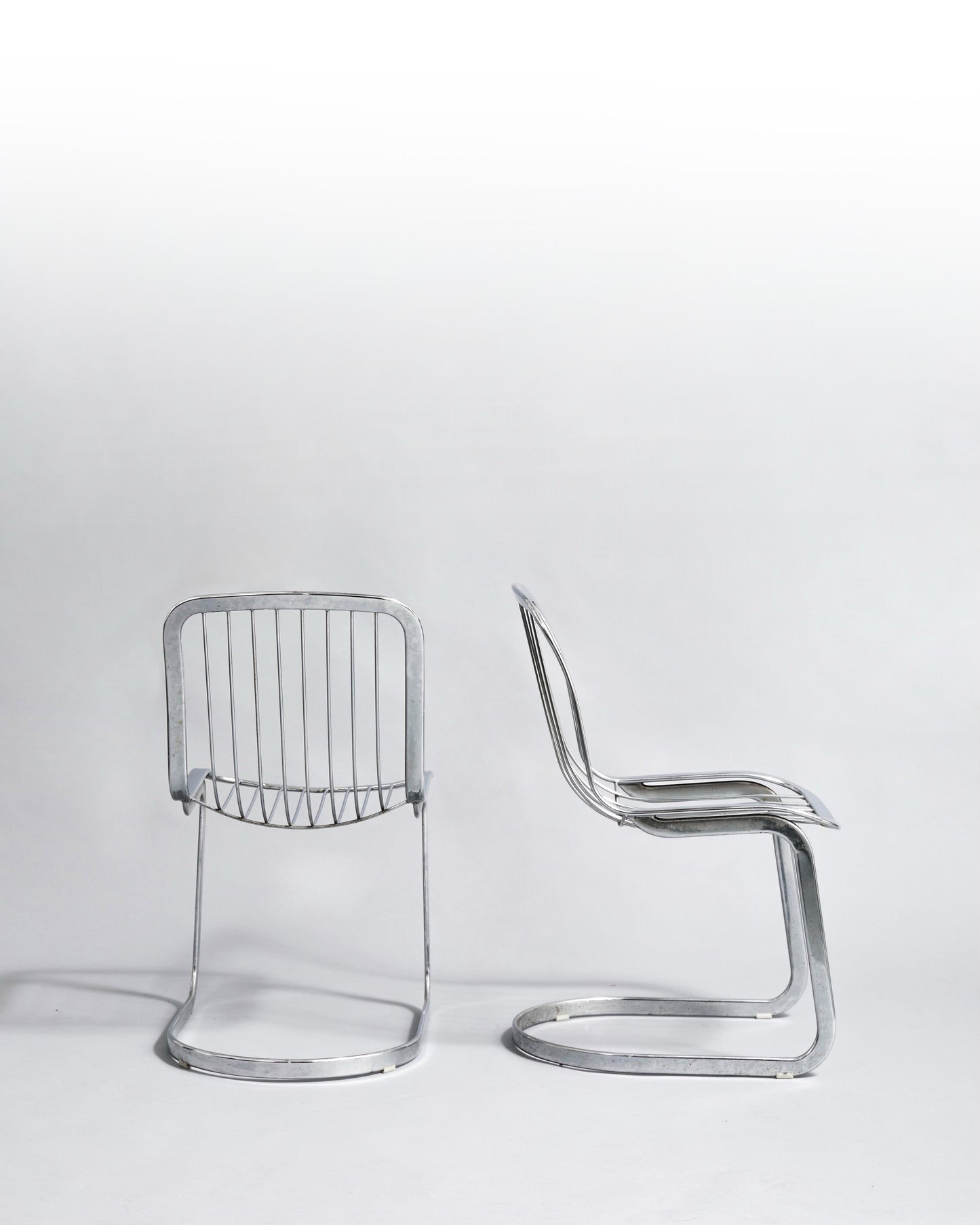 Chaises Willy Rizzo - Cidue. Pièces vintage en métal chromé, design iconique des années 1970.