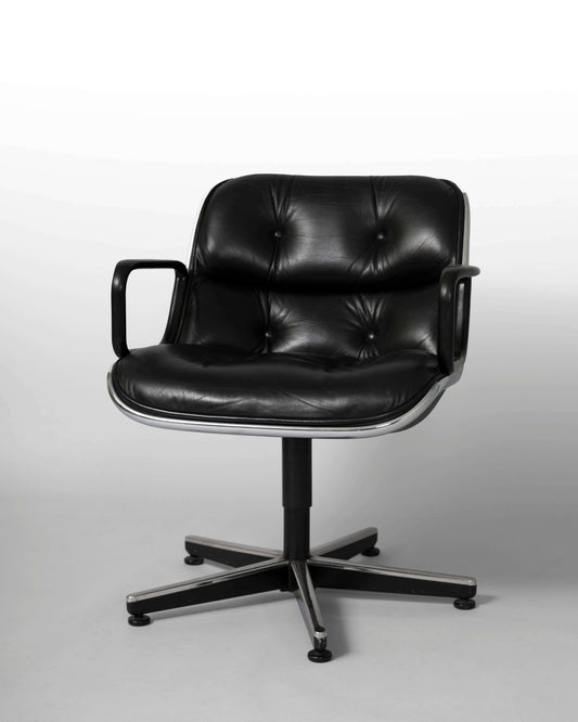 Fauteuil Charles Pollock – Executive Chair pour Knoll. Fauteuil vintage en cuir noir, design iconique des années 1960.