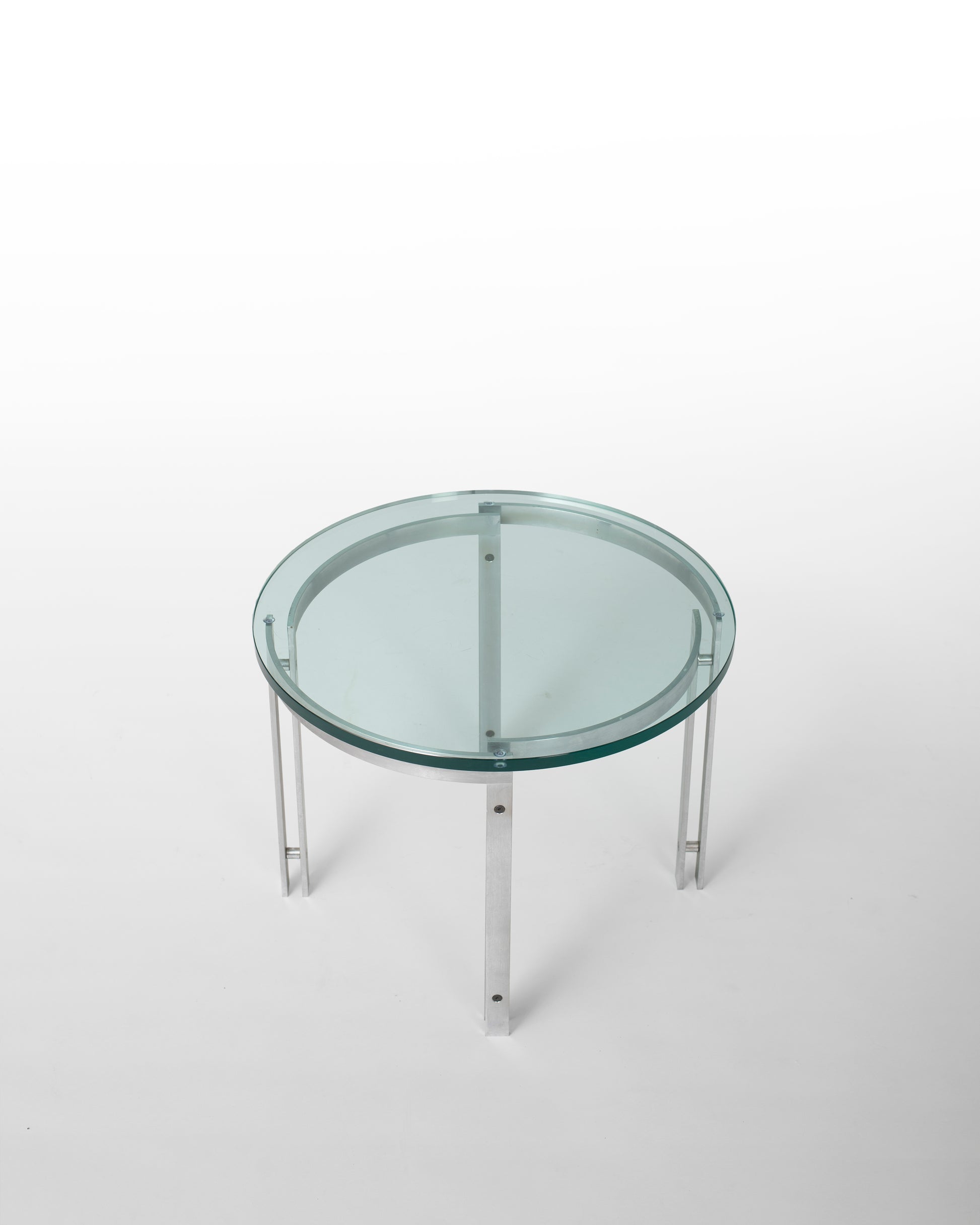 M1 Hank Kwint – Table d'appoint ronde vintage en verre et métal, éditée par Metaform. Design iconique des années 1980