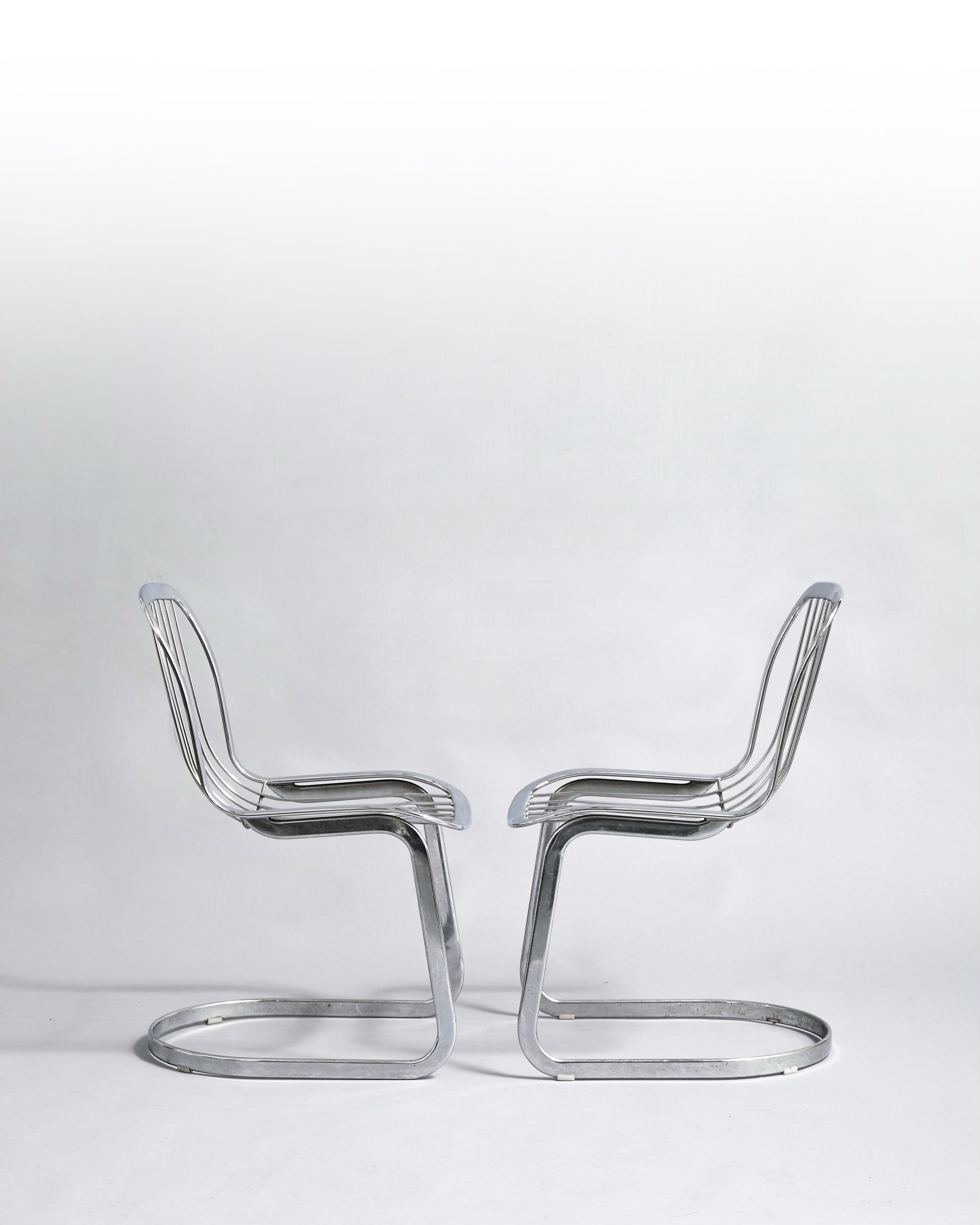 Pair of vintage cantilever chairs designed by Willy Rizzo for Cidue, crafted in chromed metal, embodying 1970s Hollywood Regency style.