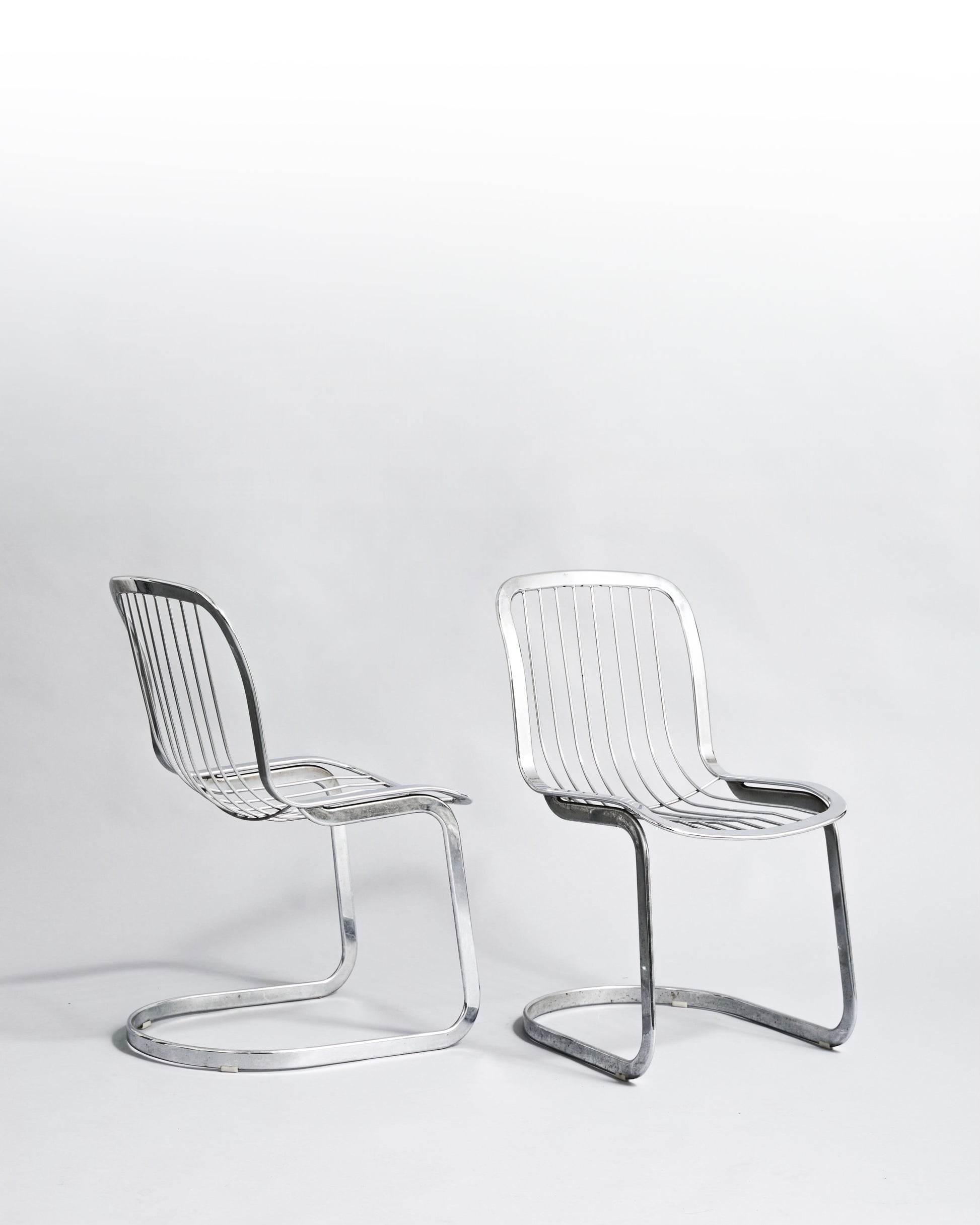 Pair of vintage cantilever chairs designed by Willy Rizzo for Cidue, crafted in chromed metal, embodying 1970s Hollywood Regency style.