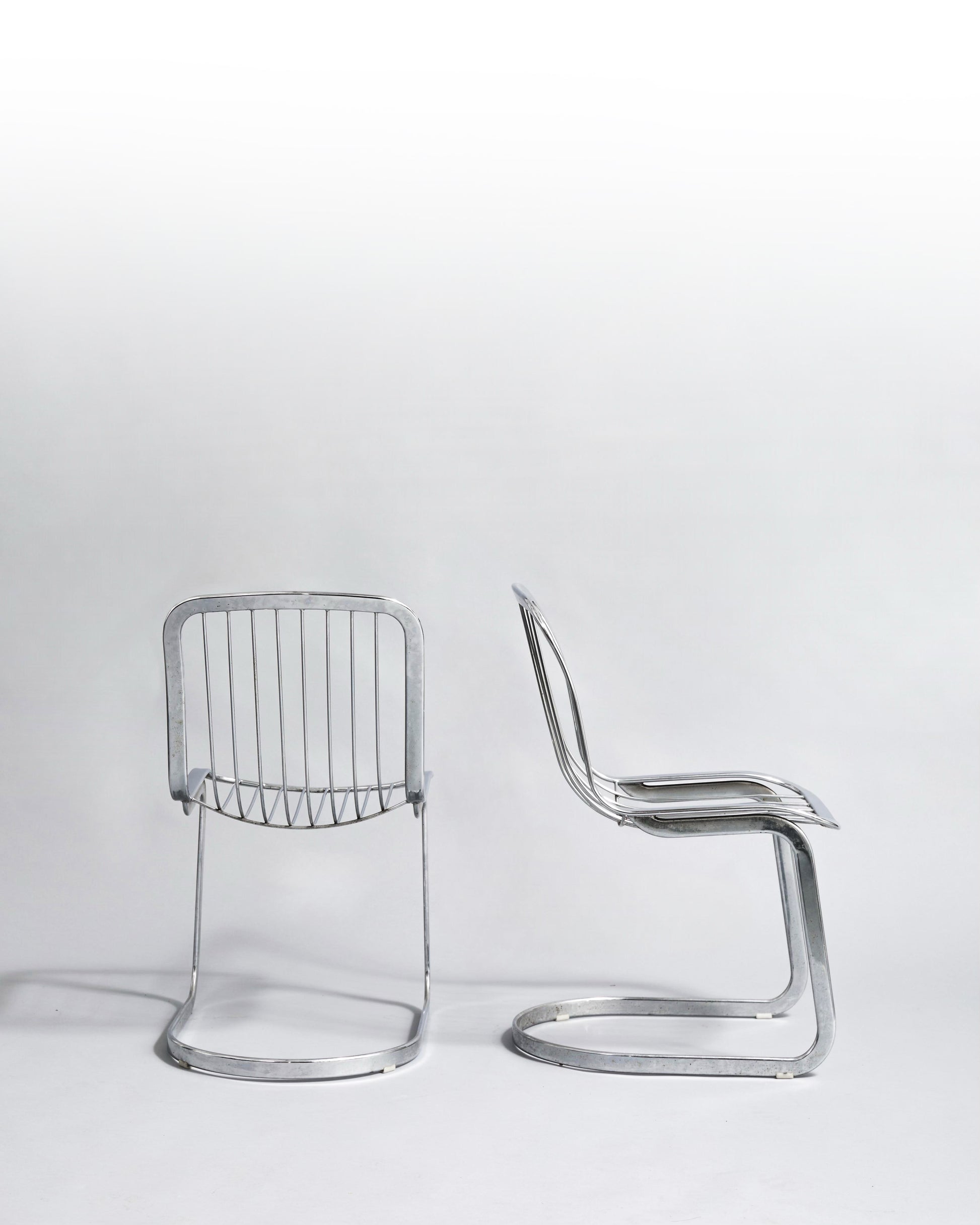 Pair of vintage cantilever chairs designed by Willy Rizzo for Cidue, crafted in chromed metal, embodying 1970s Hollywood Regency style.